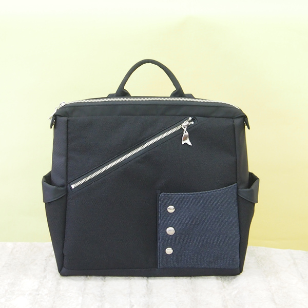 Square Backpack * Black（四角いリュック・黒）
