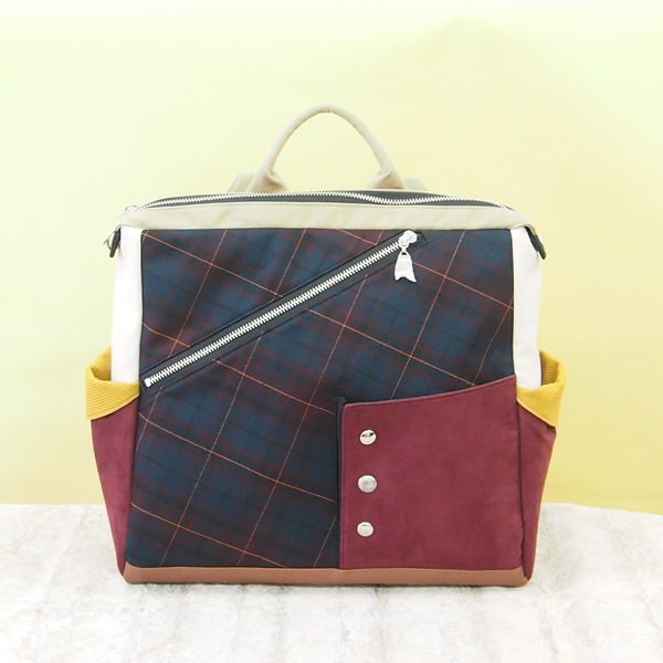 Square Backpack * Dark Red Check（四角いリュック・濃い赤のチェック柄）
