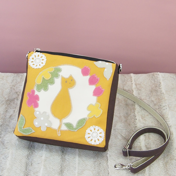 Animal Portrait Shoulder * Cat Looking Back（動物肖像画ショルダー・振り向きねこちゃん）