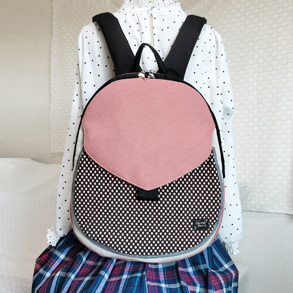 Oval Backpack * Pink & Black Dot（たまご型リュック・ピンクと黒ドット）