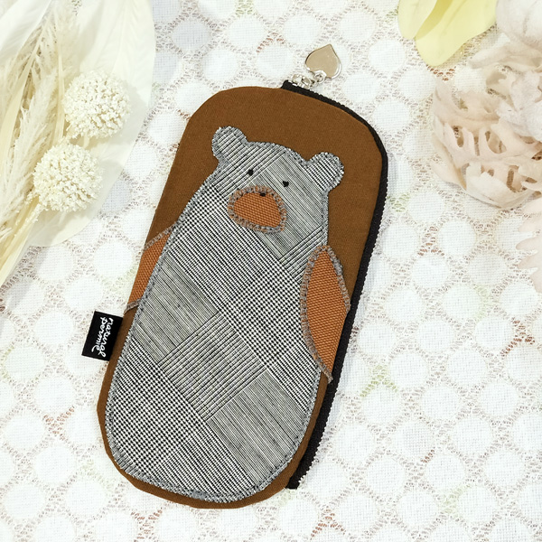 Glasses or Pen Case * Camel Check Bear（メガネまたはペンケース・キャメルとグレーチェック柄のクマ柄）