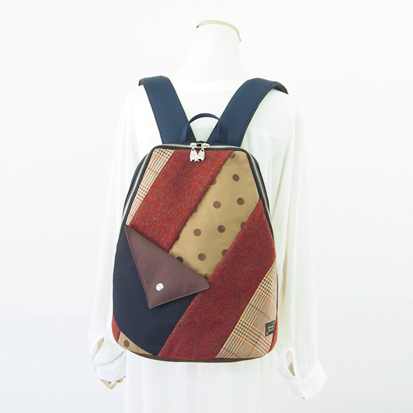 Slim Backpack * Red & Beige Dot（スリムなリュック・赤とベージュのドット柄）